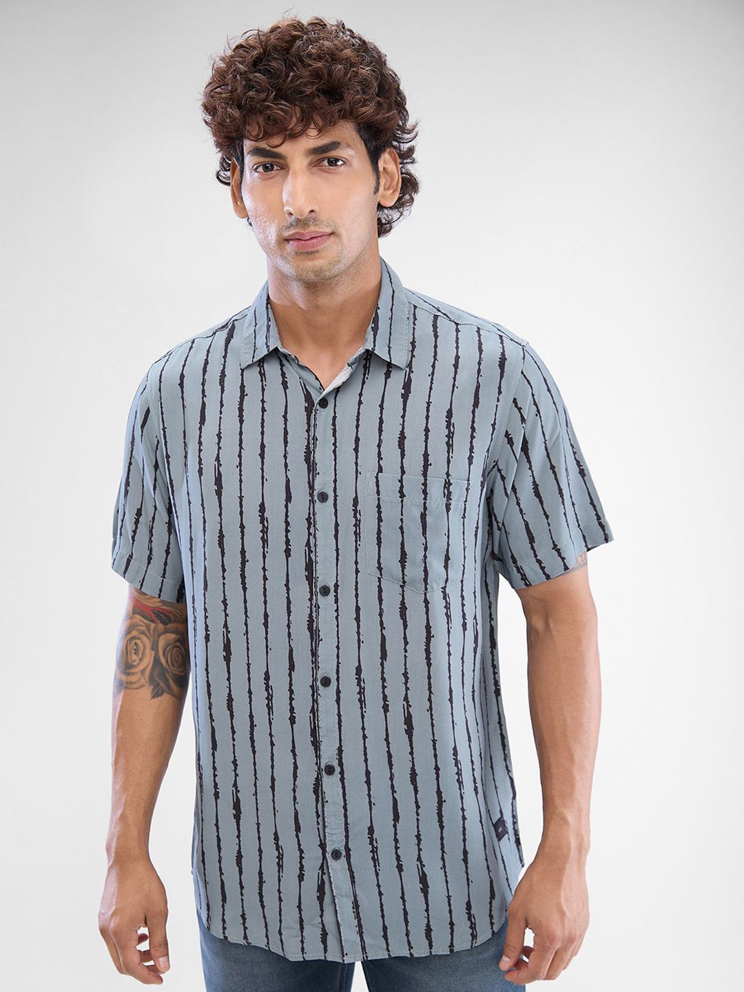 

SPYKAR Men Slim Fit Opaque Striped Spread Collar Casual Shirt, Grey