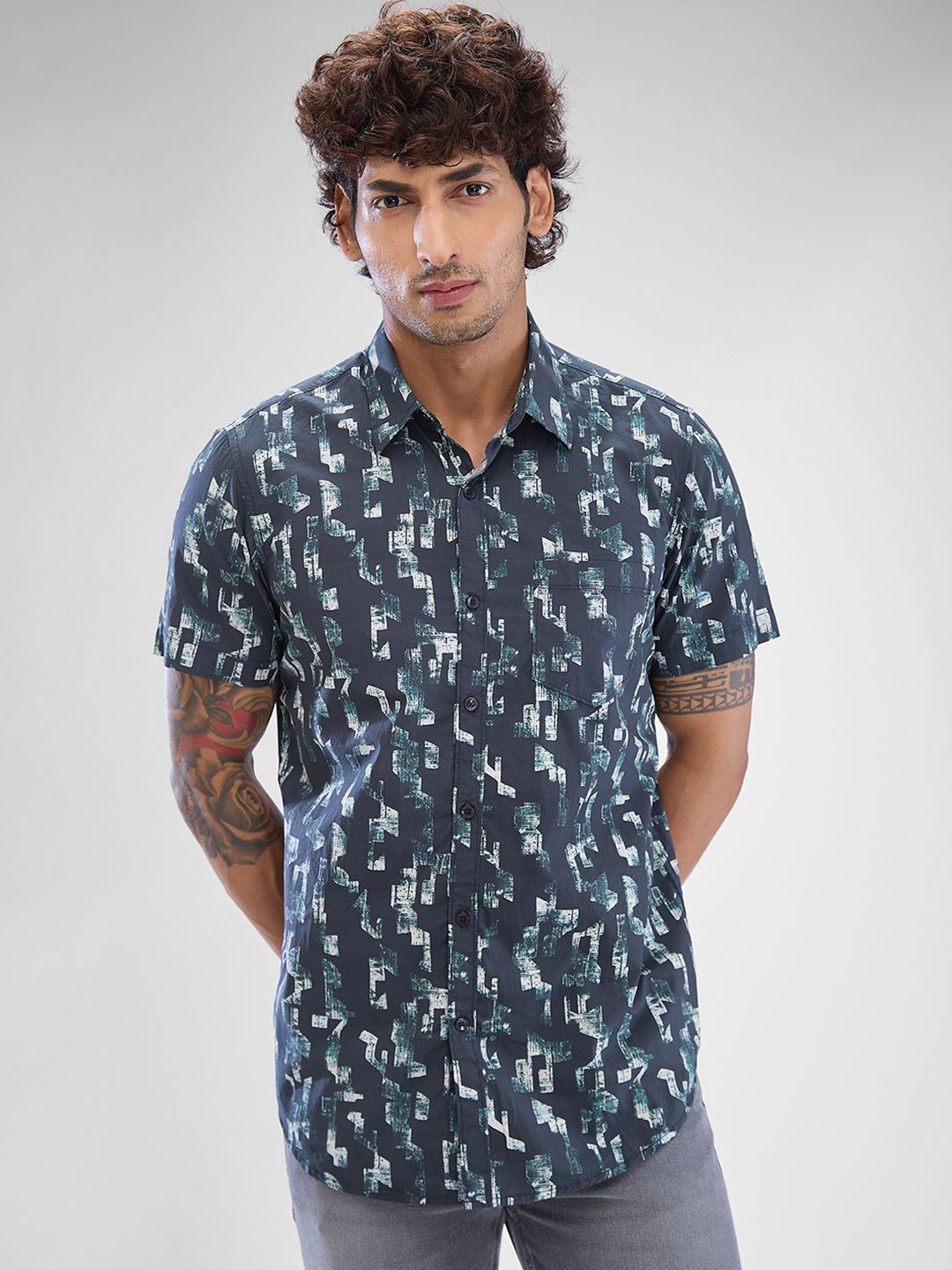 

SPYKAR Men Abstract Printed Slim Fit Casual Shirt, Blue