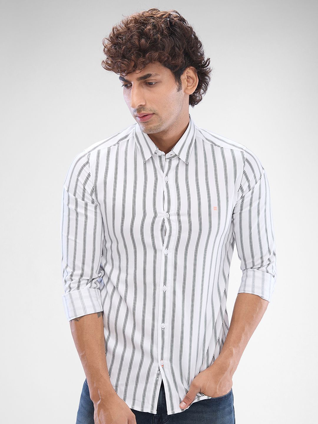 

SPYKAR Men Slim Fit Striped Casual Shirt, White