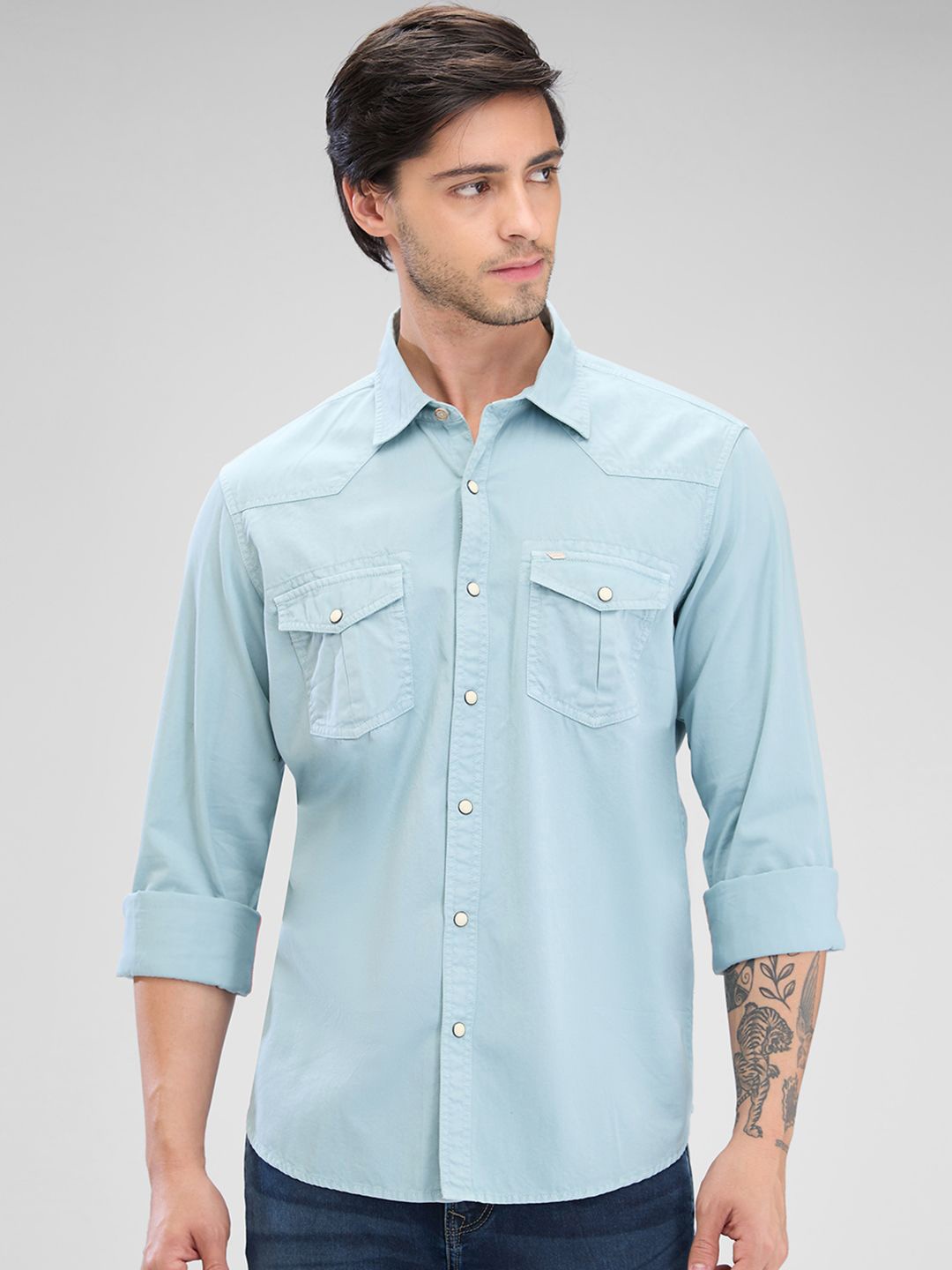 

SPYKAR Men Solid Pocket Detailing Slim Fit Casual Shirt, Blue