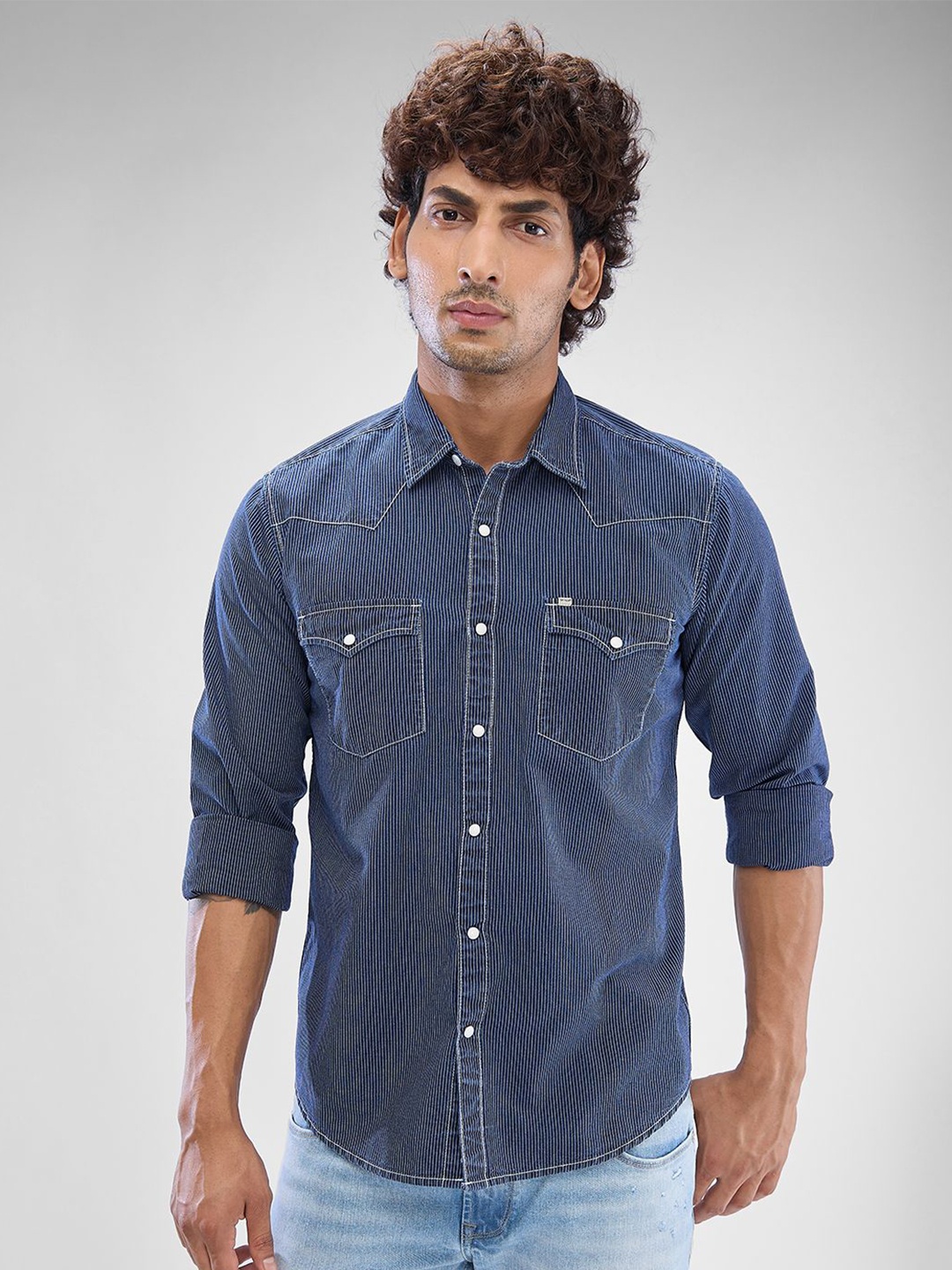 

SPYKAR Men Slim Fit Opaque Striped Spread Collar Casual Shirt, Blue