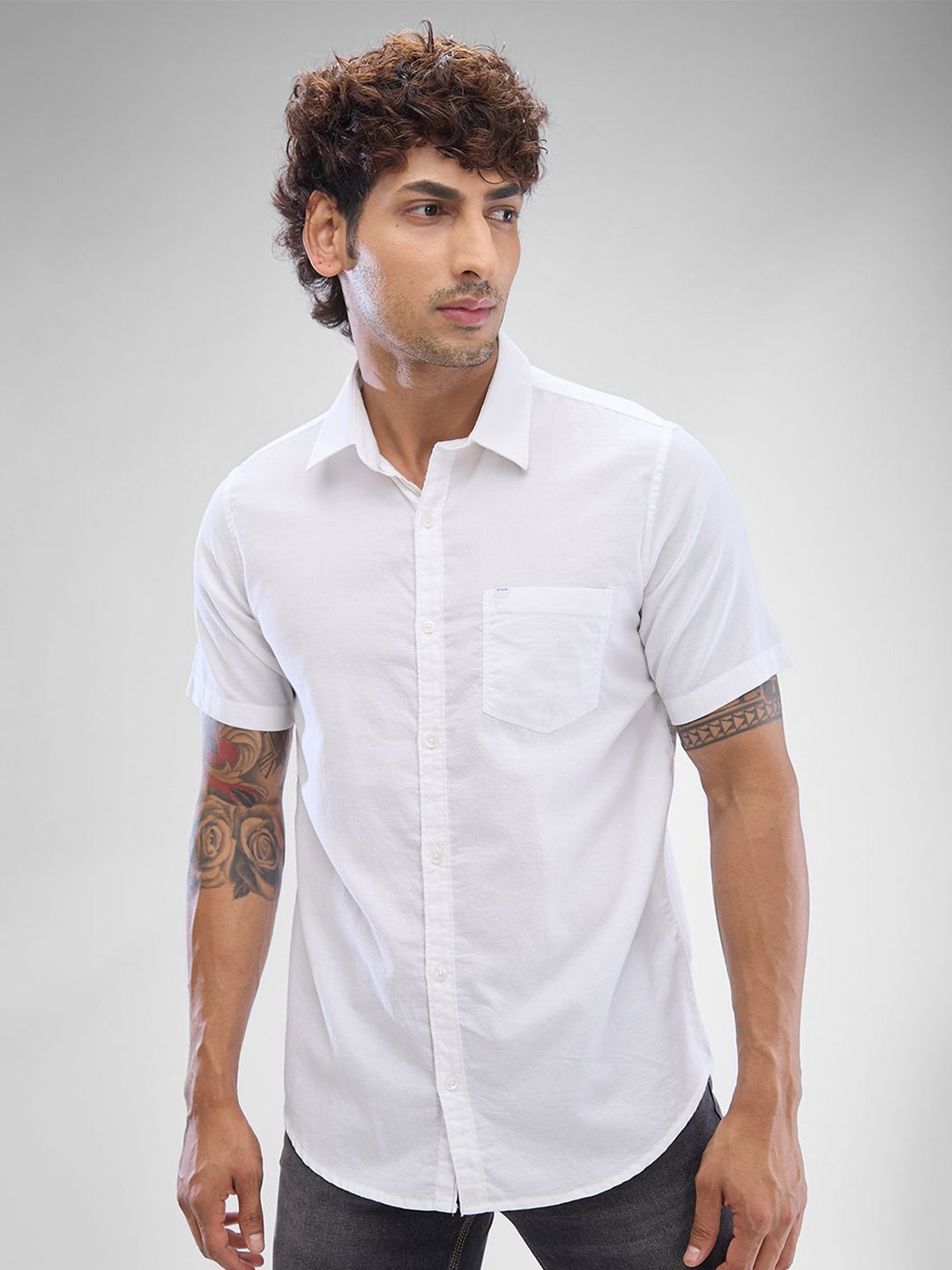 

SPYKAR Men Solid Spread Collar Slim Fit Casual Shirt, White