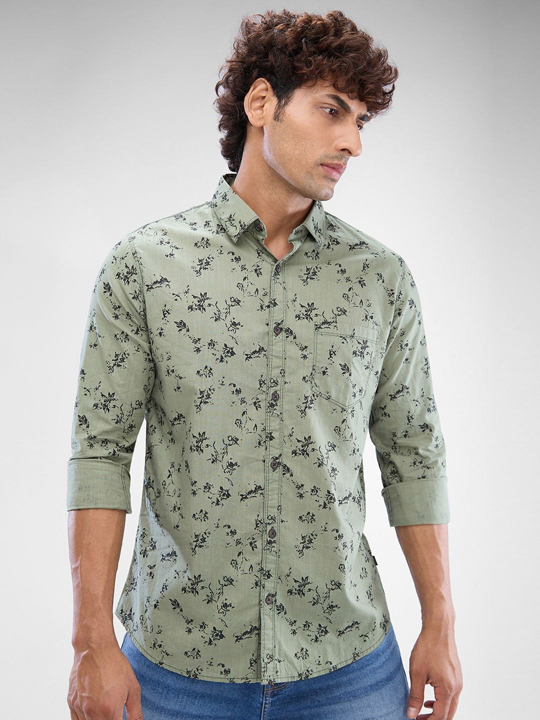 

SPYKAR Men Abstract Printed Spread Collar Slim Fit Casual Shirt, Green