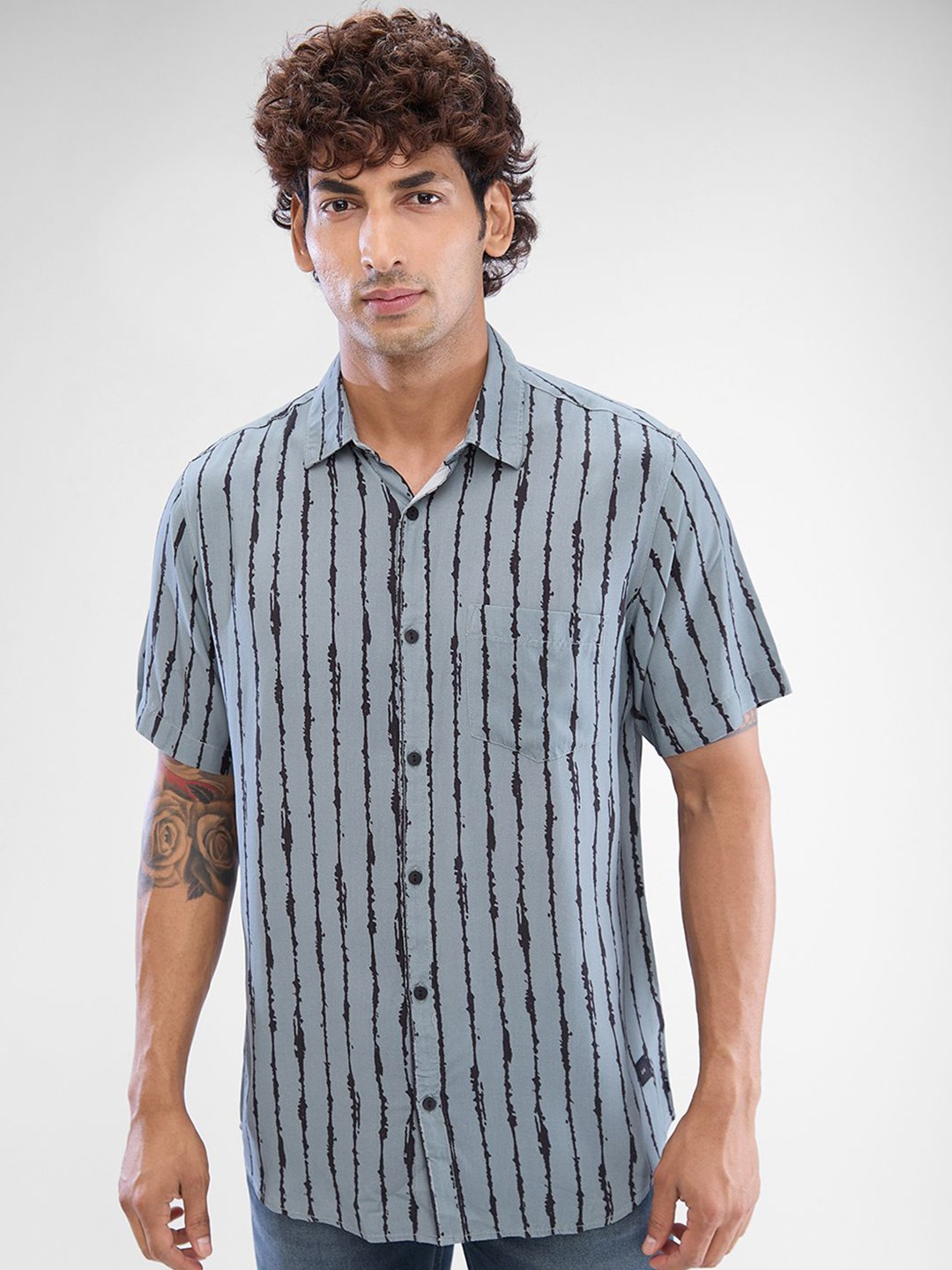 

SPYKAR Men Striped Spread Collar Slim Fit Casual Shirt, Grey