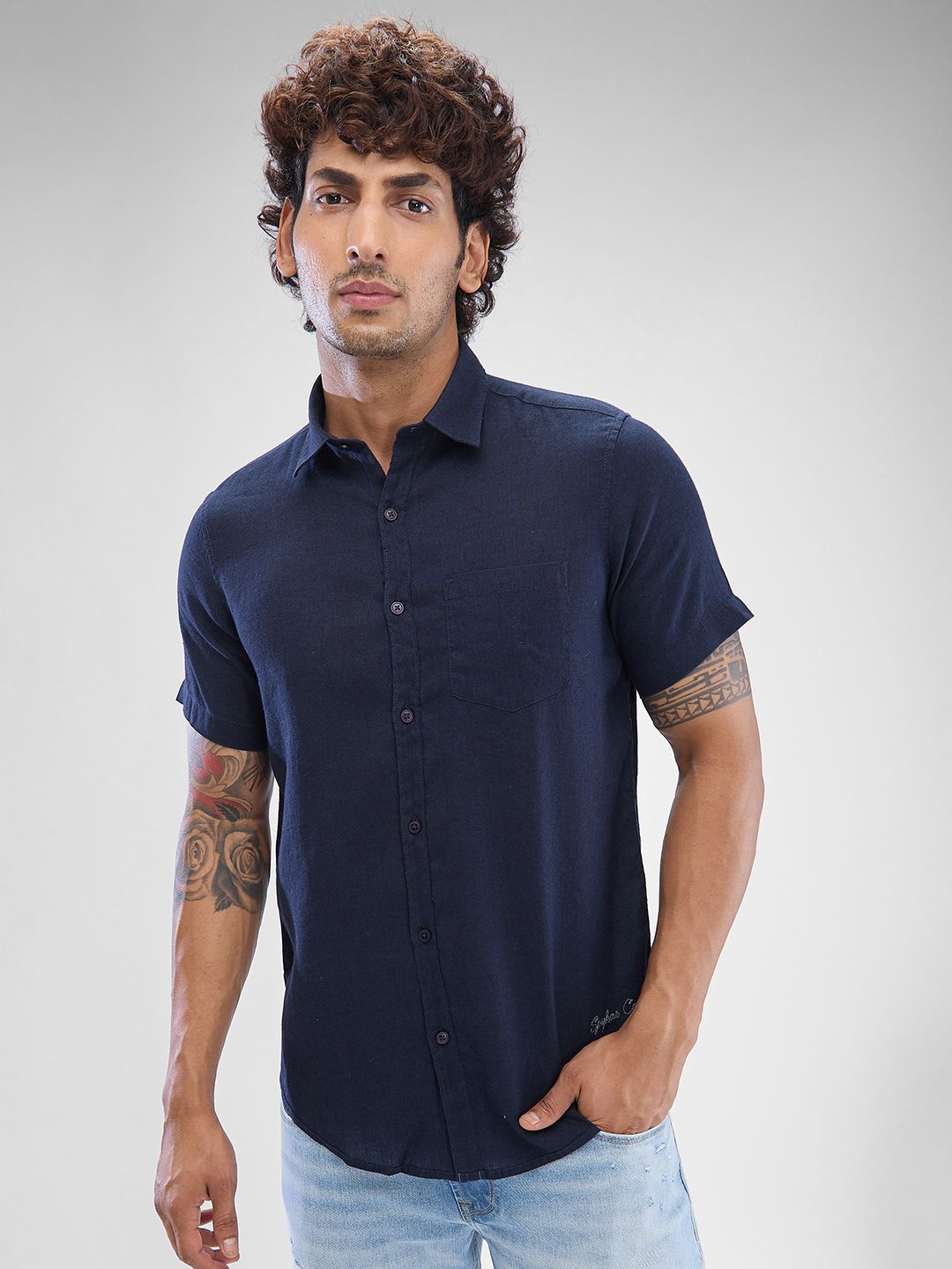 

SPYKAR Men Slim Fit Opaque Solid Spread Collar Casual Shirt, Blue