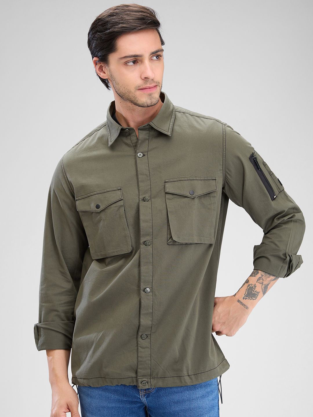 

SPYKAR Men Solid Pocket Detailing Spread Collar Casual Shirt, Green