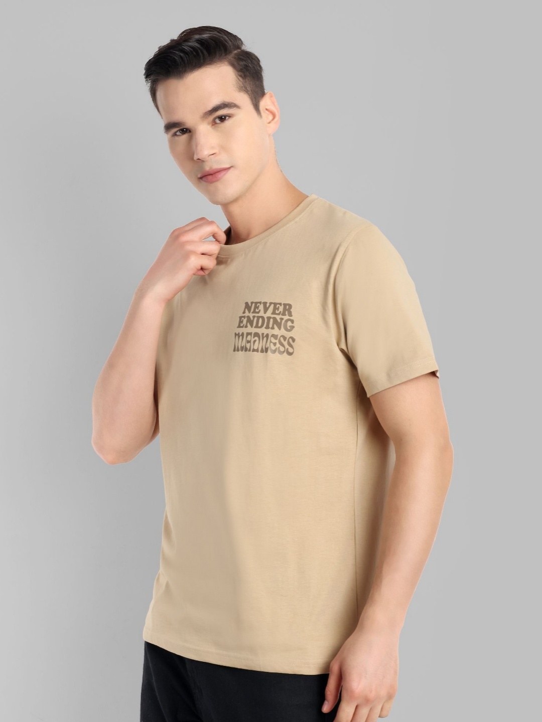 

TOMHIDDLE Men Typography Printed Round Neck T-shirt, Beige
