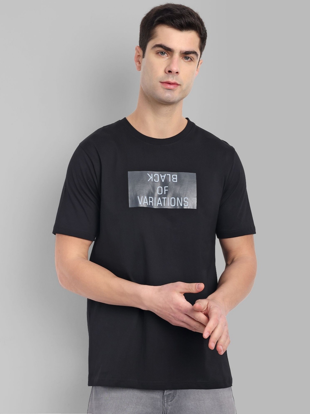 

TOMHIDDLE Men Typography Printed Round Neck T-shirt, Black