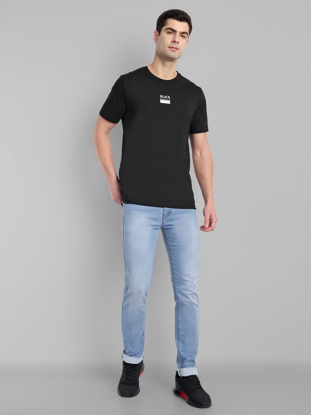 

TOMHIDDLE Men Solid Round Neck T-shirt, Black