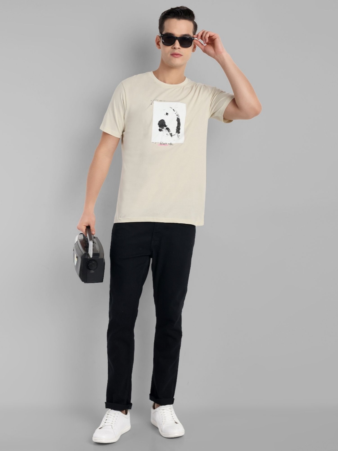 

TOMHIDDLE Men Graphic Printed Round Neck T-shirt, Beige