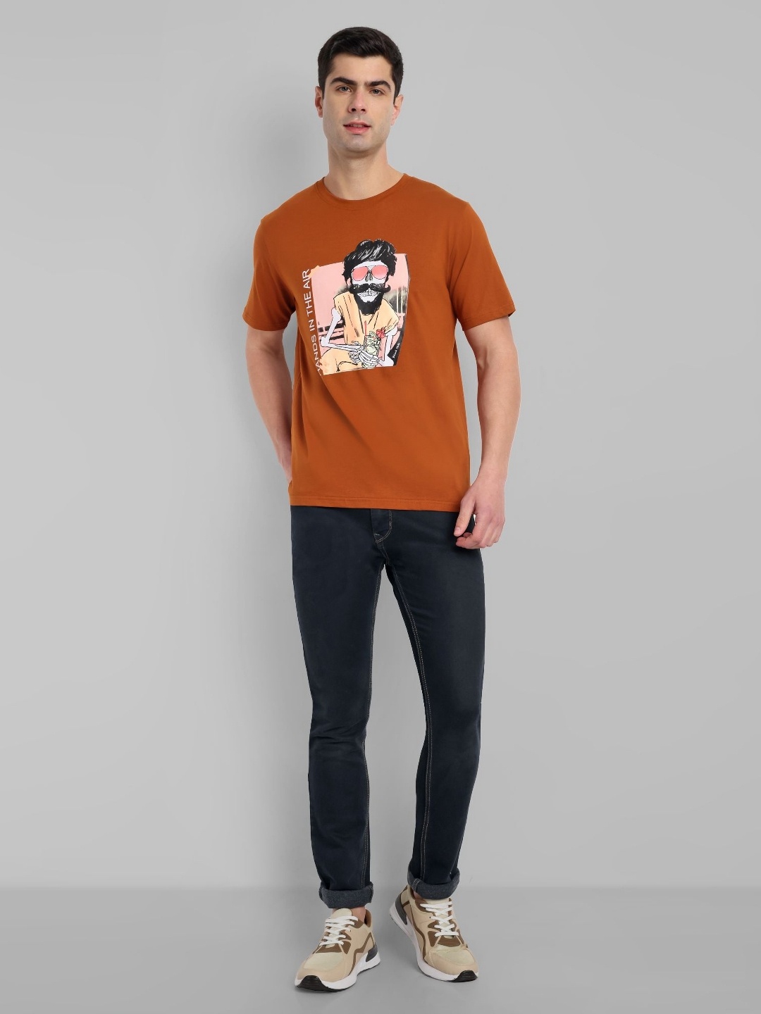 

TOMHIDDLE Men Graphic Printed Round Neck T-shirt, Rust