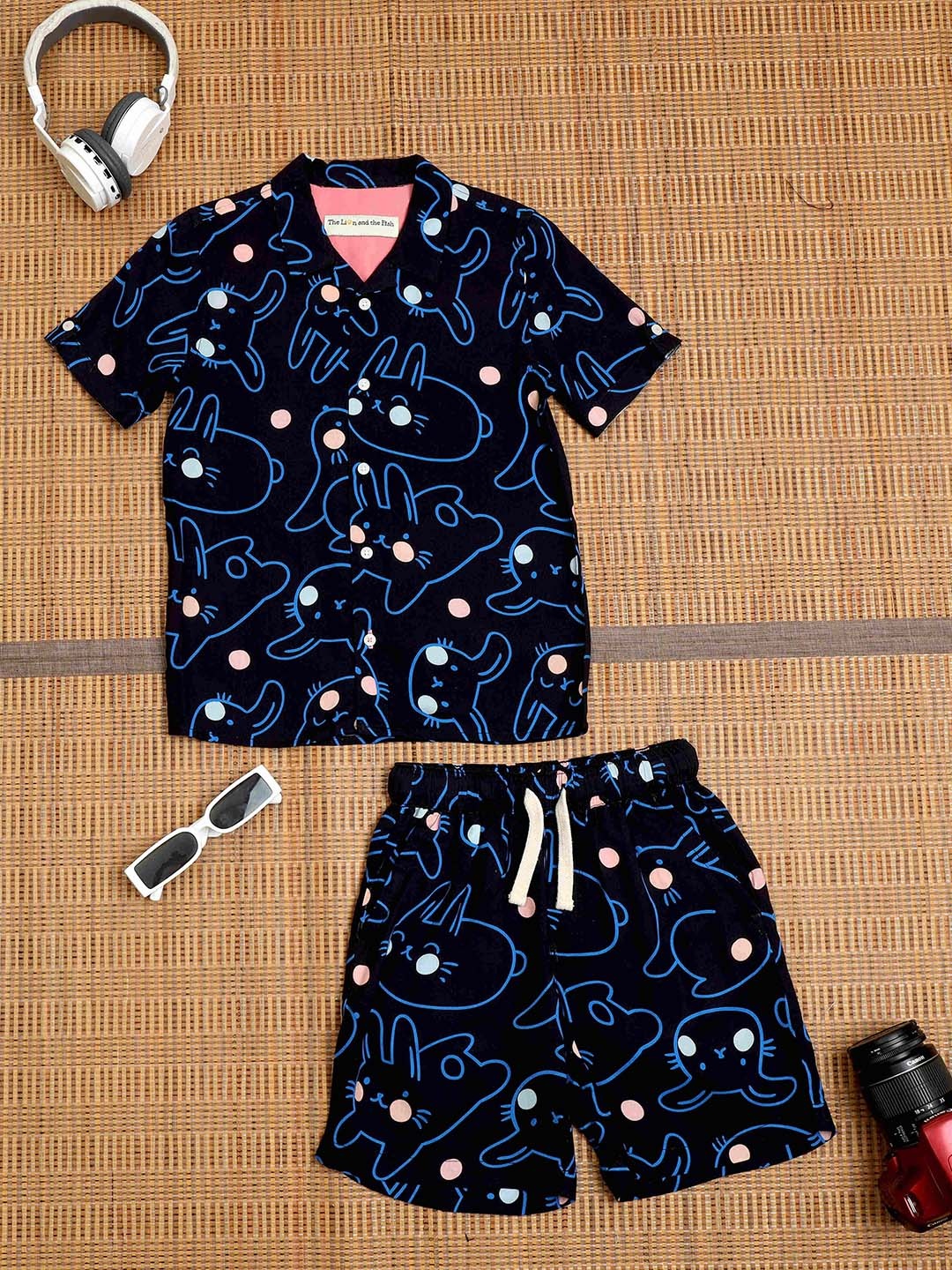 

The Lion and The Fish Boys Conversational Printed Shirt With Shorts, Black