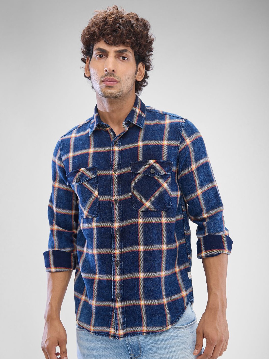 

SPYKAR Men Windowpane Checks Pocket Detailing Slim Fit Casual Shirt, Blue