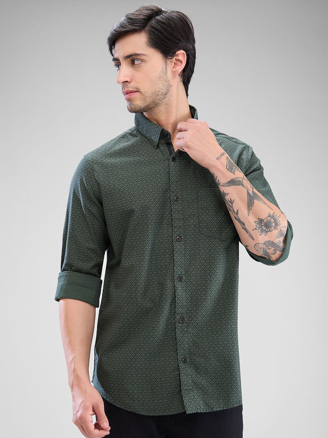 

SPYKAR Men Slim Fit Opaque Geometric Printed Spread Collar Casual Shirt, Green