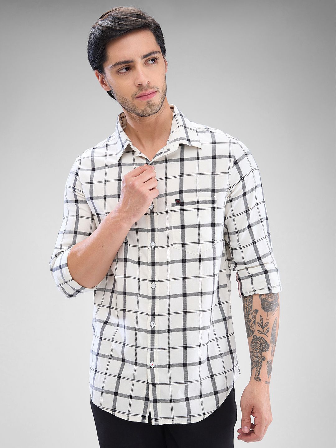 

SPYKAR Men Slim Fit Opaque Checked Spread Collar Casual Shirt, White