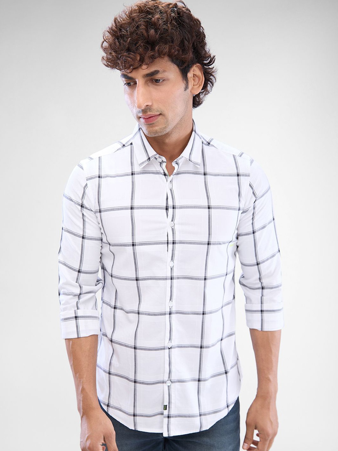 

SPYKAR Men Slim Fit Opaque Checked Spread Collar Casual Shirt, White