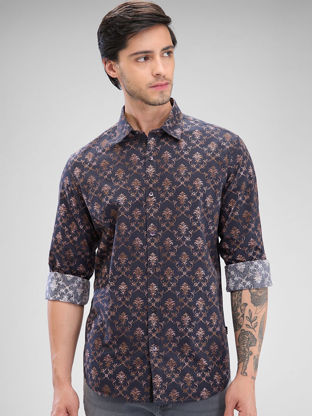 

SPYKAR Men Ethnic Printed Spread Collar Slim Fit Casual Shirt, Navy blue