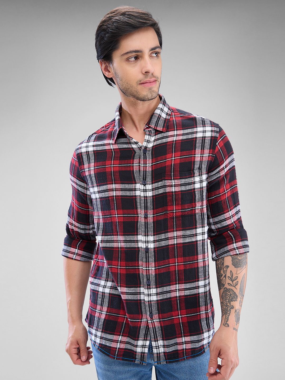 

SPYKAR Men Tartan Checks Spread Collar Slim Fit Casual Shirt, Red