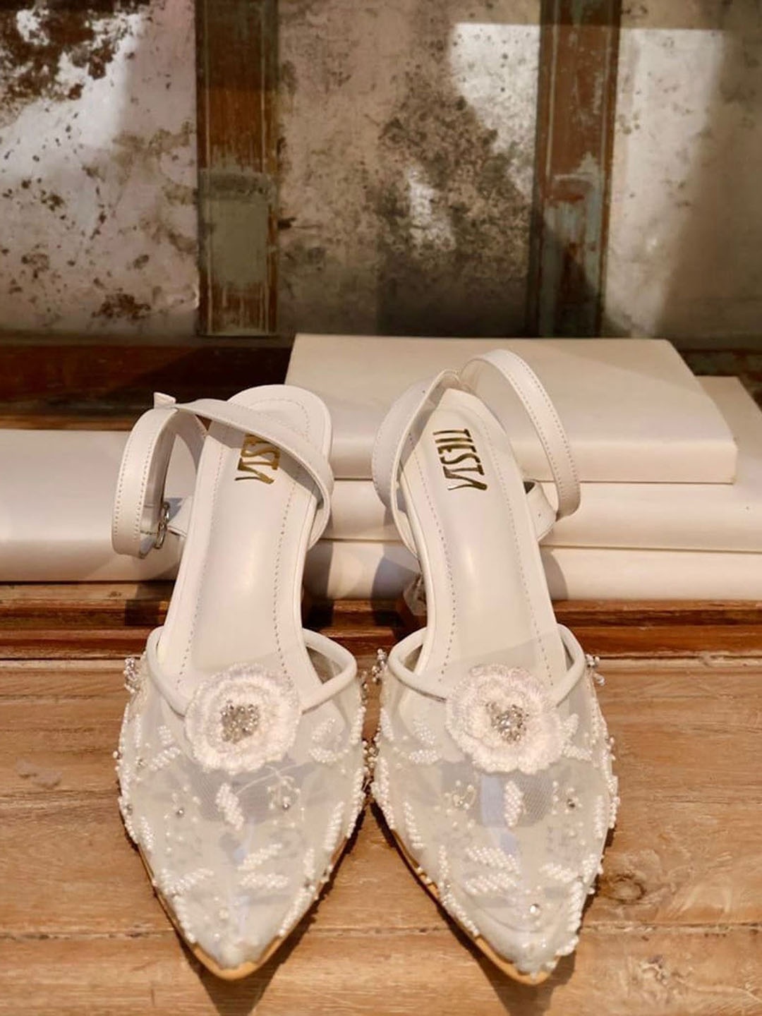 

TIESTA Pointed Toe Printed Wedge with Gladiators, White