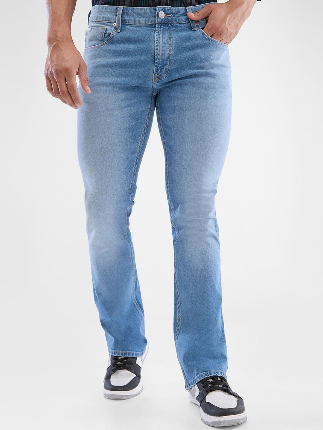 

SPYKAR Men Bootcut Mid-Rise Clean Look Light Fade Stretchable Jeans, Blue