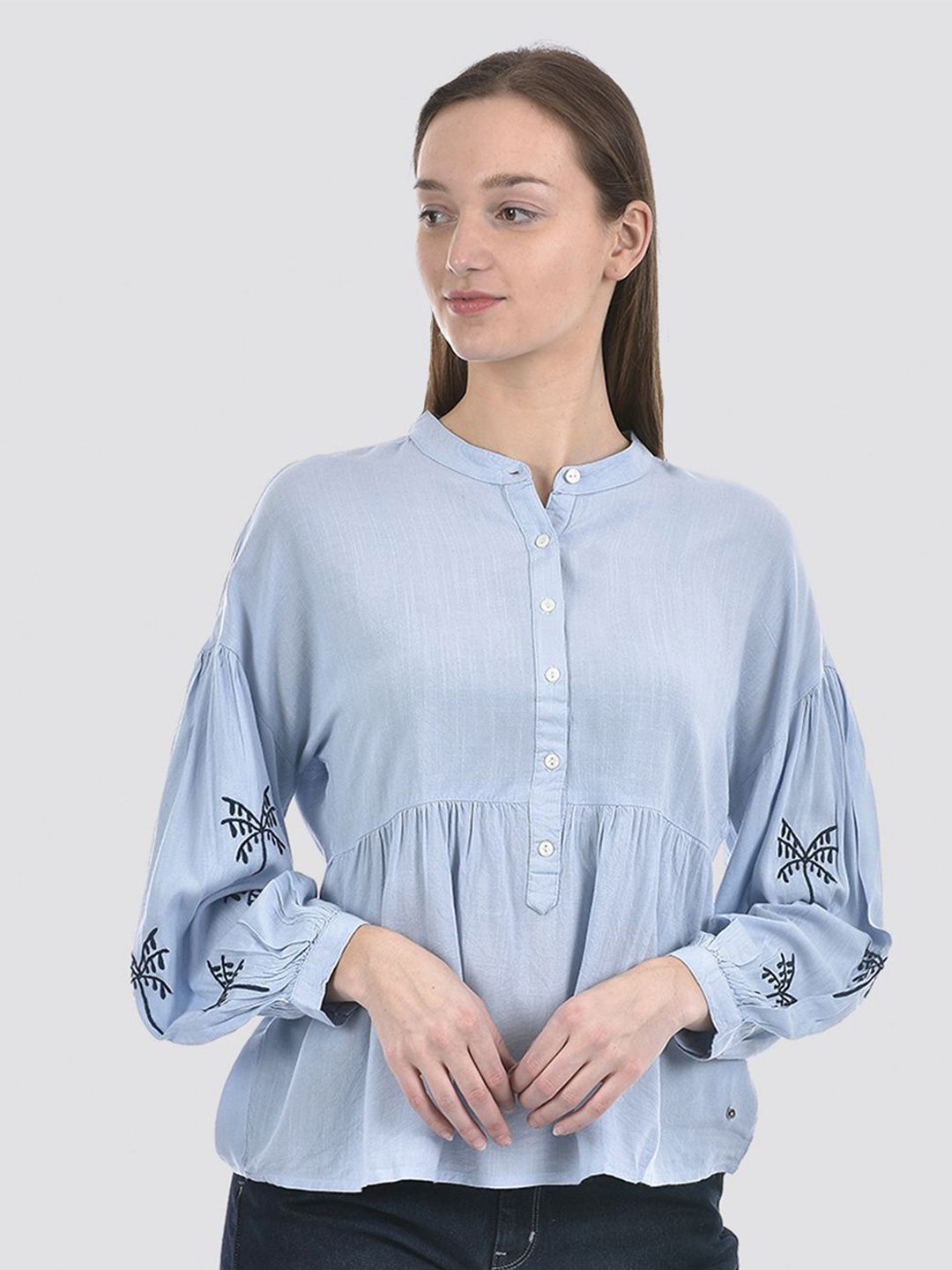 

Numero Uno mandarin collar cuffed sleeves embroidered peplum Top, Blue