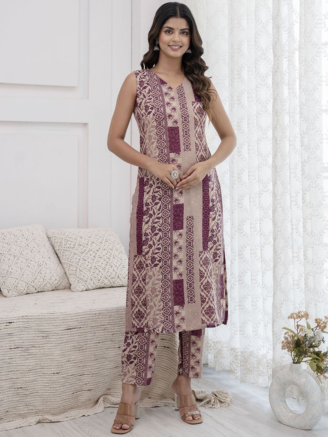 

Nayo Floral Printed V-Neck Sleeveless Straight Kurta with Trousers, Purple