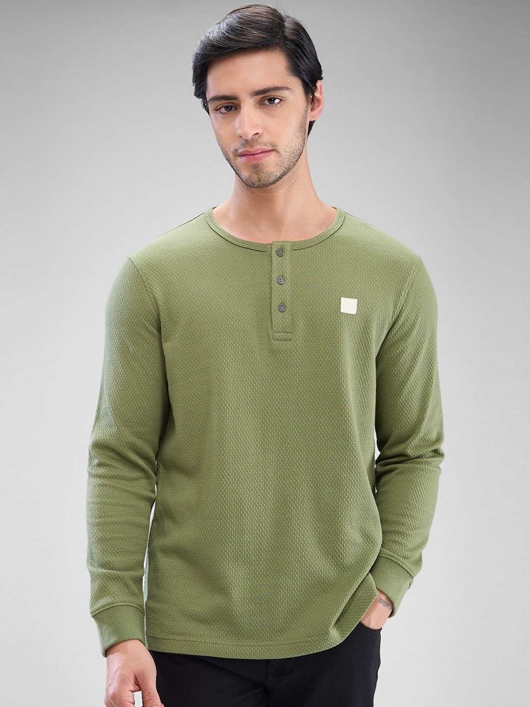 

SPYKAR Men Round Neck Applique Solid Slim Fit T-shirt, Green