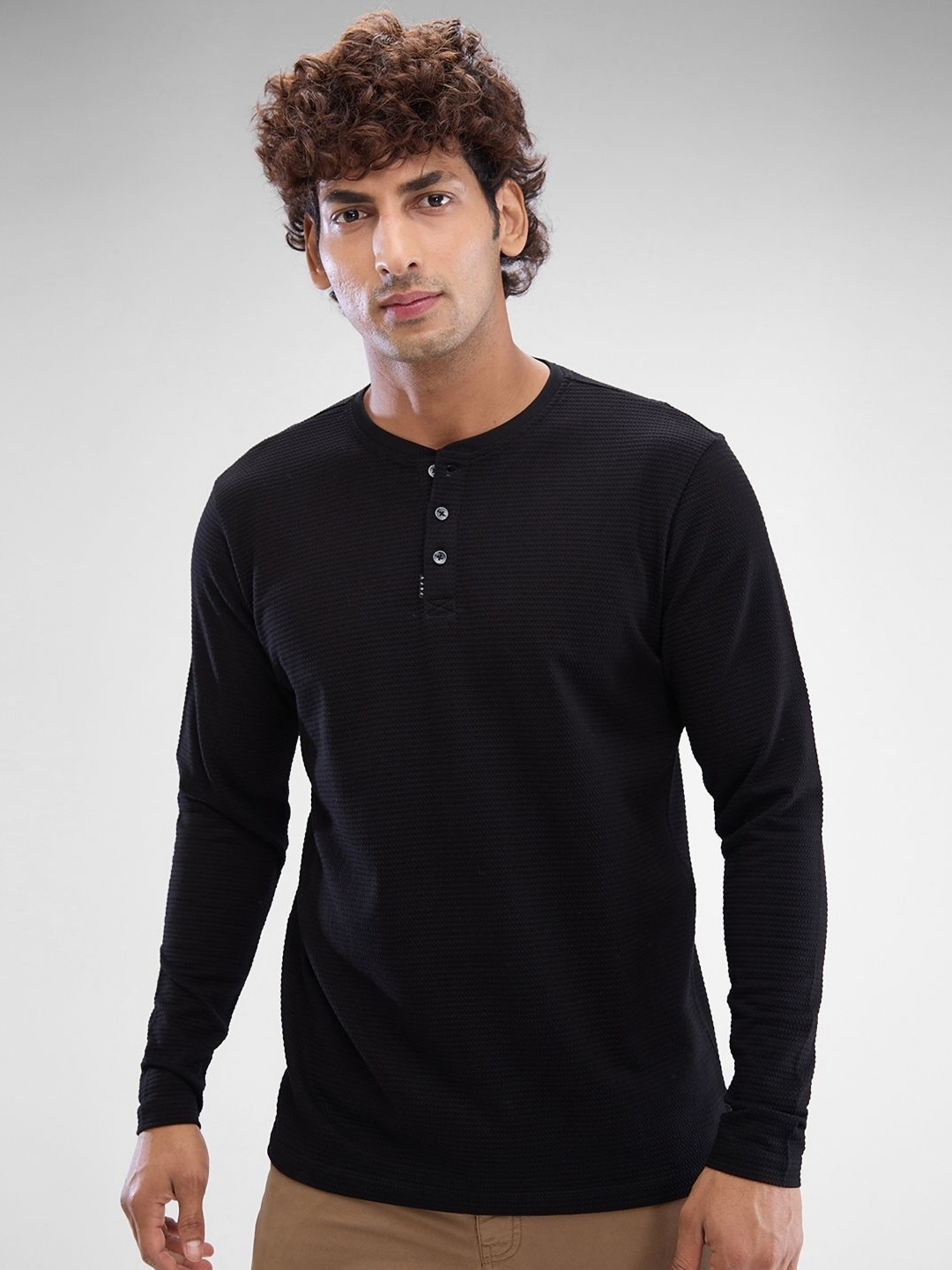 

SPYKAR Men Henley Neck Solid Slim Fit T-shirt, Black