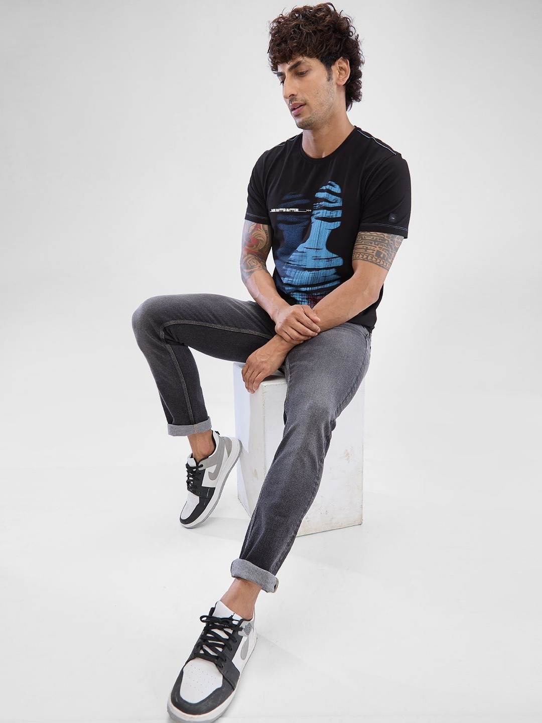 

SPYKAR Men Graphic Printed Slim Fit T-shirt, Black