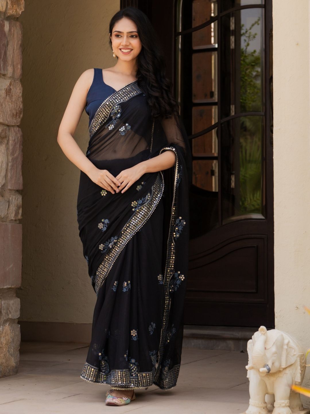 

PRETTY PALLU Beads and Stones Saree, Navy blue