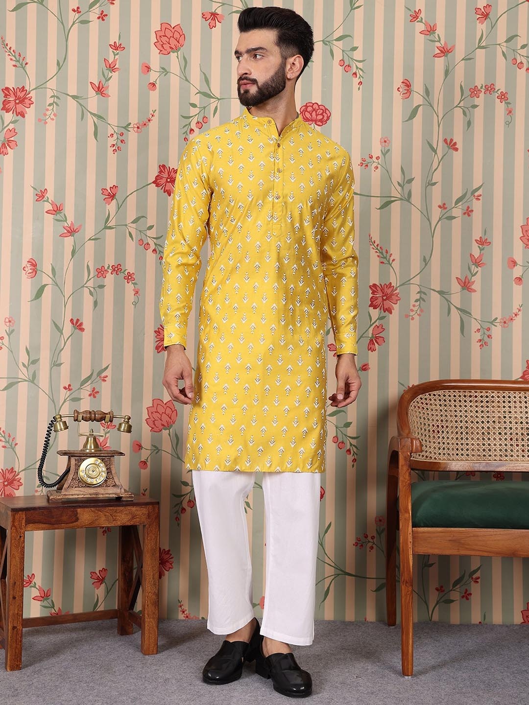 

Ode by House of Pataudi Floral Printed Band Collar Straigth Kurta, Yellow