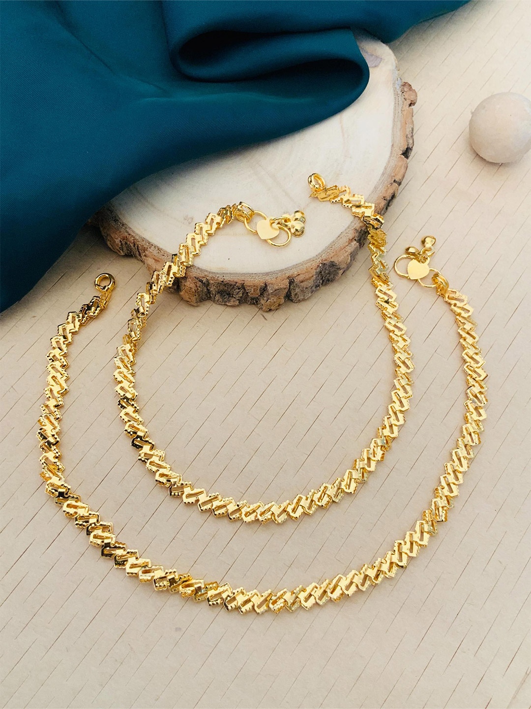 

ABDESIGNS Gold-Plated Stone Studded and Beaded Anklet