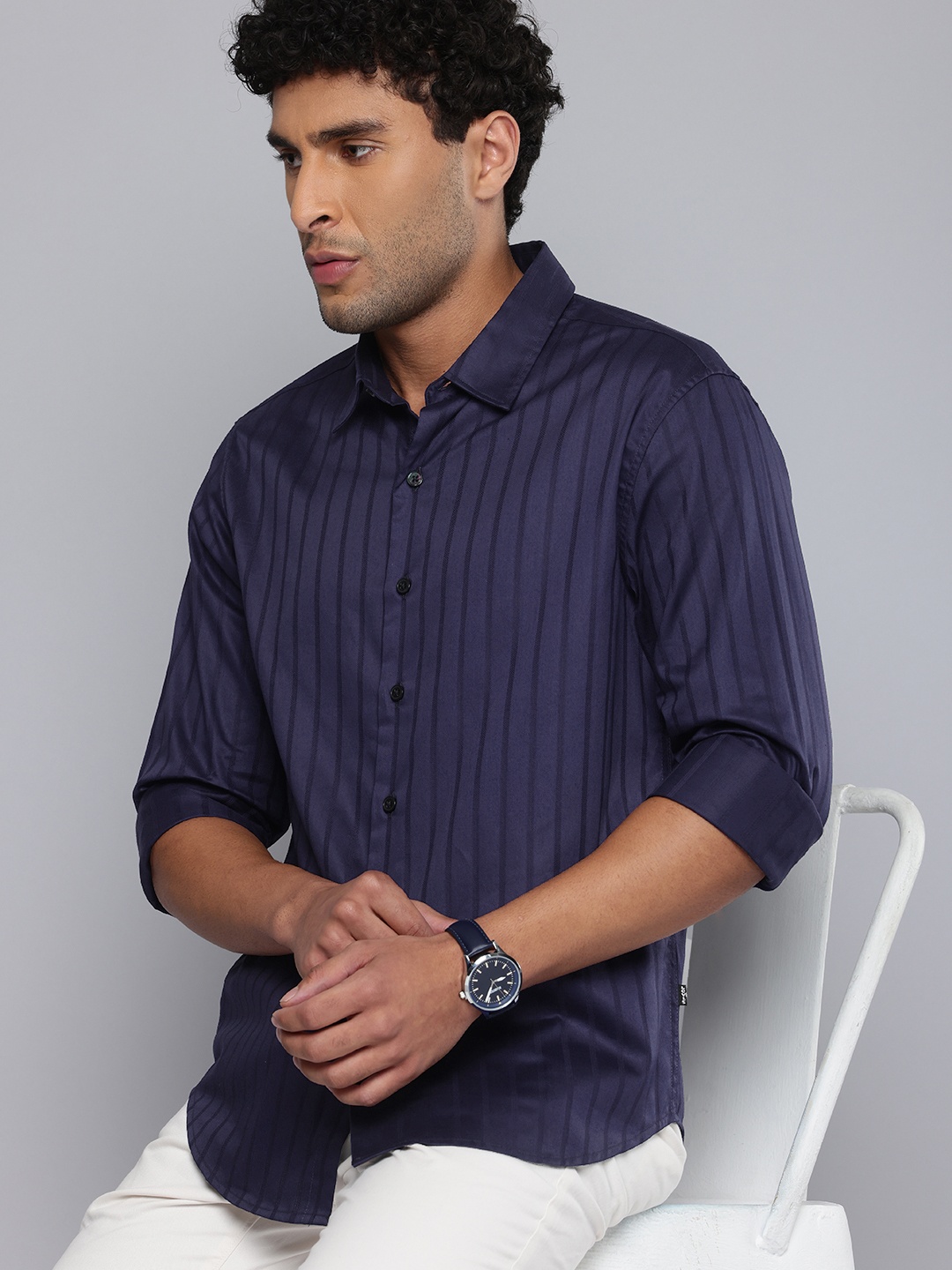 

Levis Pure Cotton Self Design Vertical Striped Slim Fit Opaque Casual Shirt, Navy blue