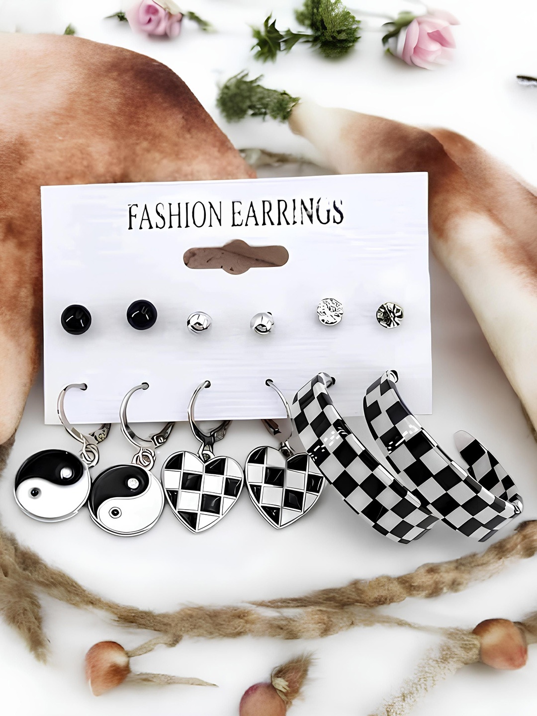 

KARISHMA KREATIONS Set Of 6 Gold-Plated Checkerboard Geometric Studs Earrings