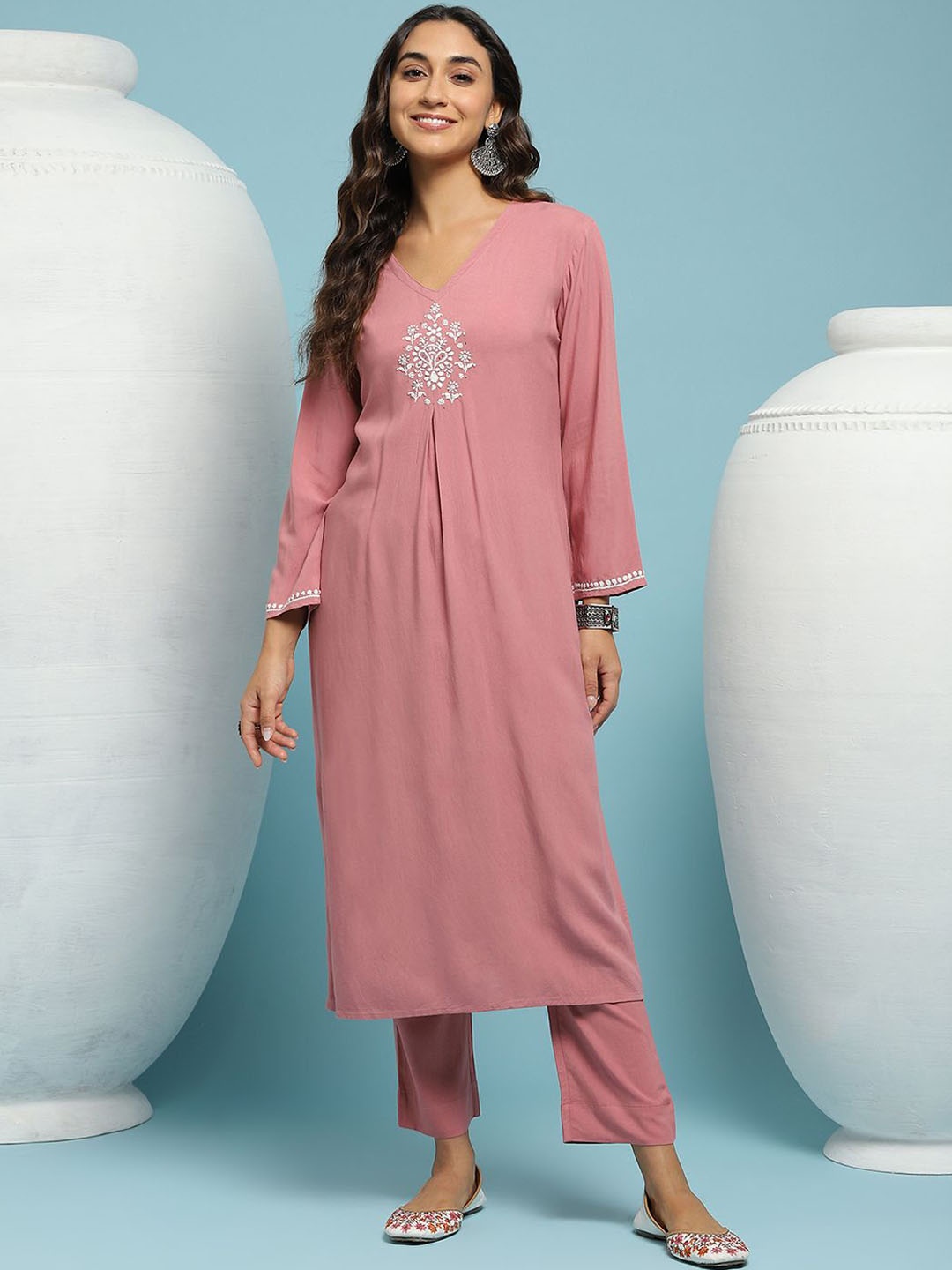 

House of Chikankari Floral Embroidered Straight Kurta With Trouser, Pink