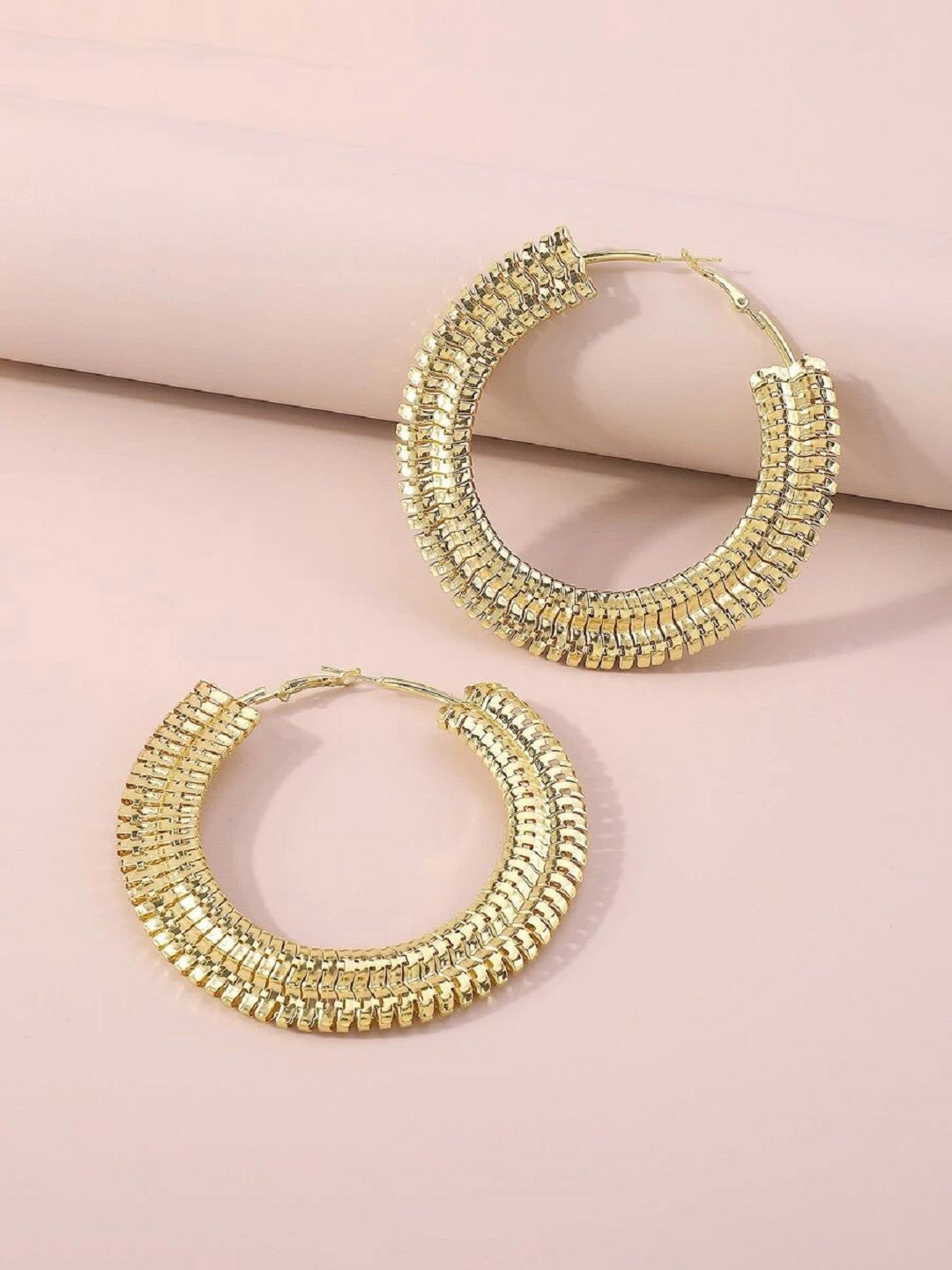 

OOMPH Circular Hoop Earrings, Gold