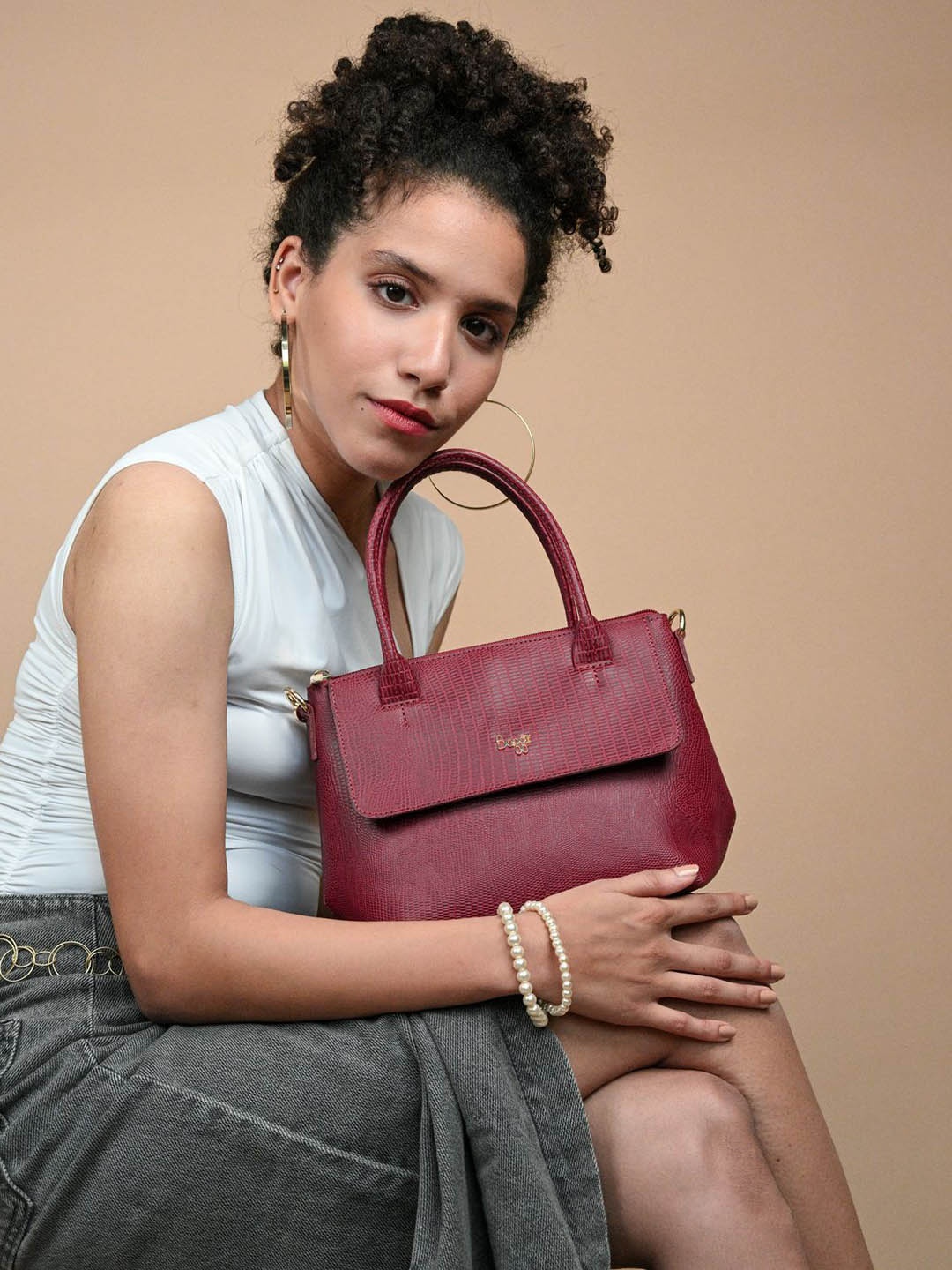 

Baggit Textured PU Swagger Shoulder Bag with Quilted, Red