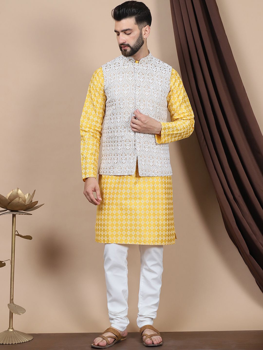

Anouk Floral Printed Regular Straight Kurta With Churidar & Nehru Jacket, Yellow