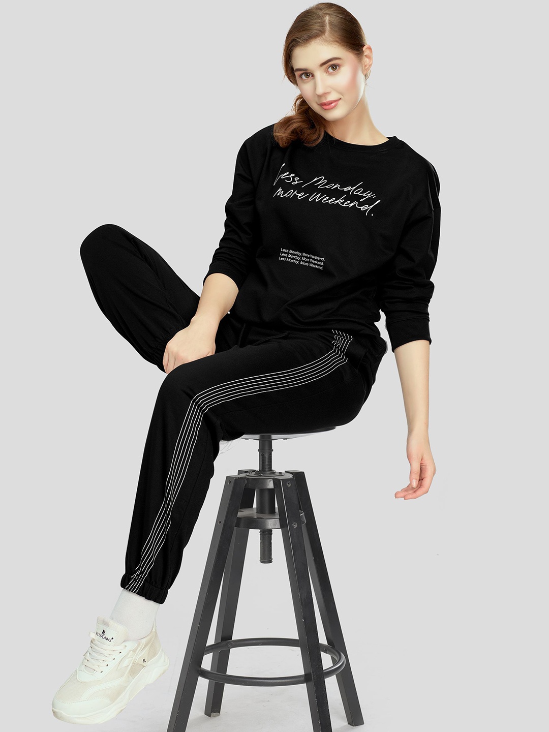 

Zeyo Typography Printed Round Neck Sweatshirt & Joggers, Black