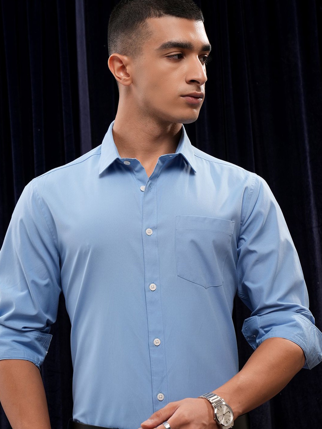 HIGHLANDER Men Solid Spread Collar Casual Shirt