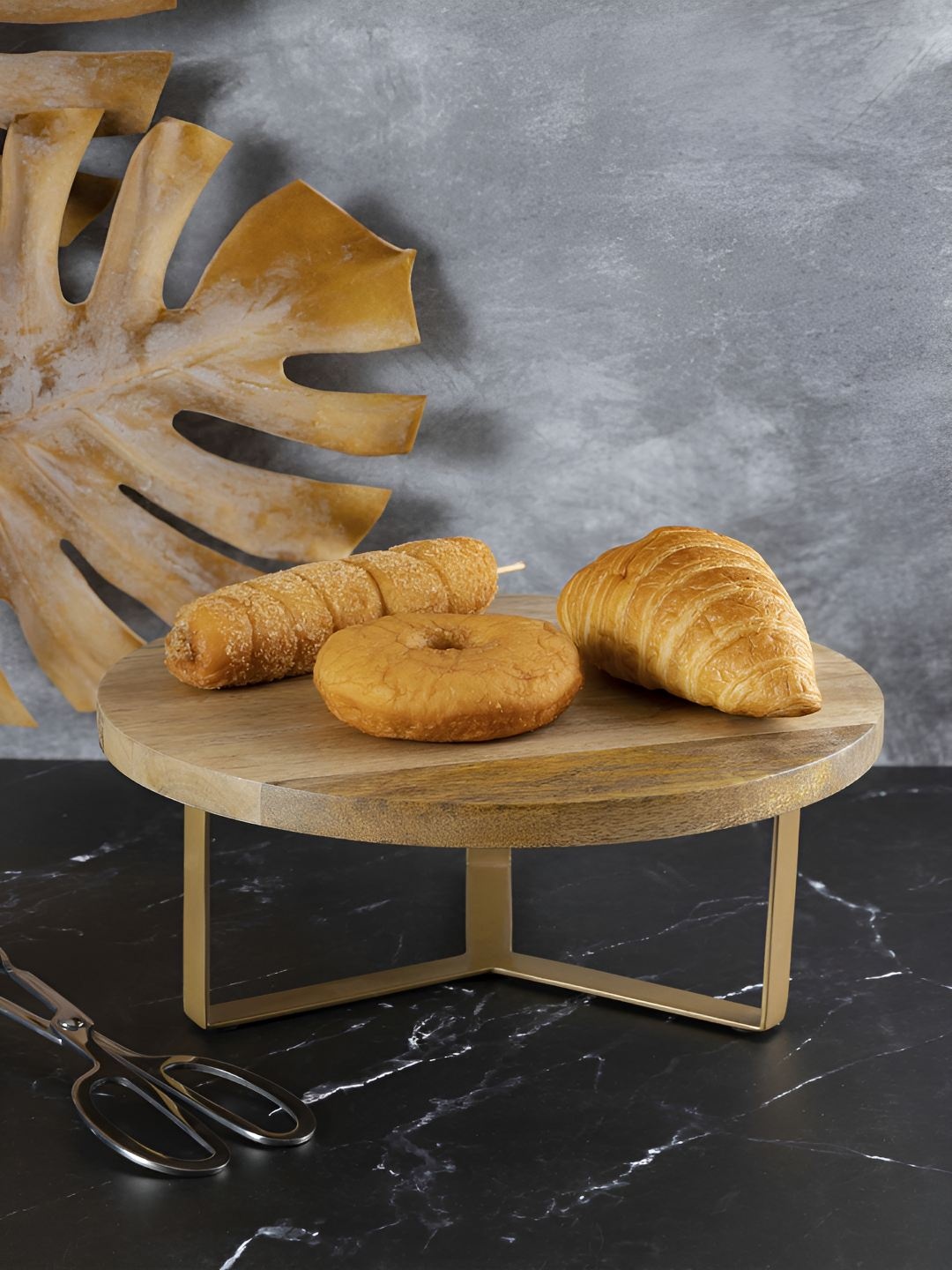 

Metalsmith Brown Wooden Cake Stand