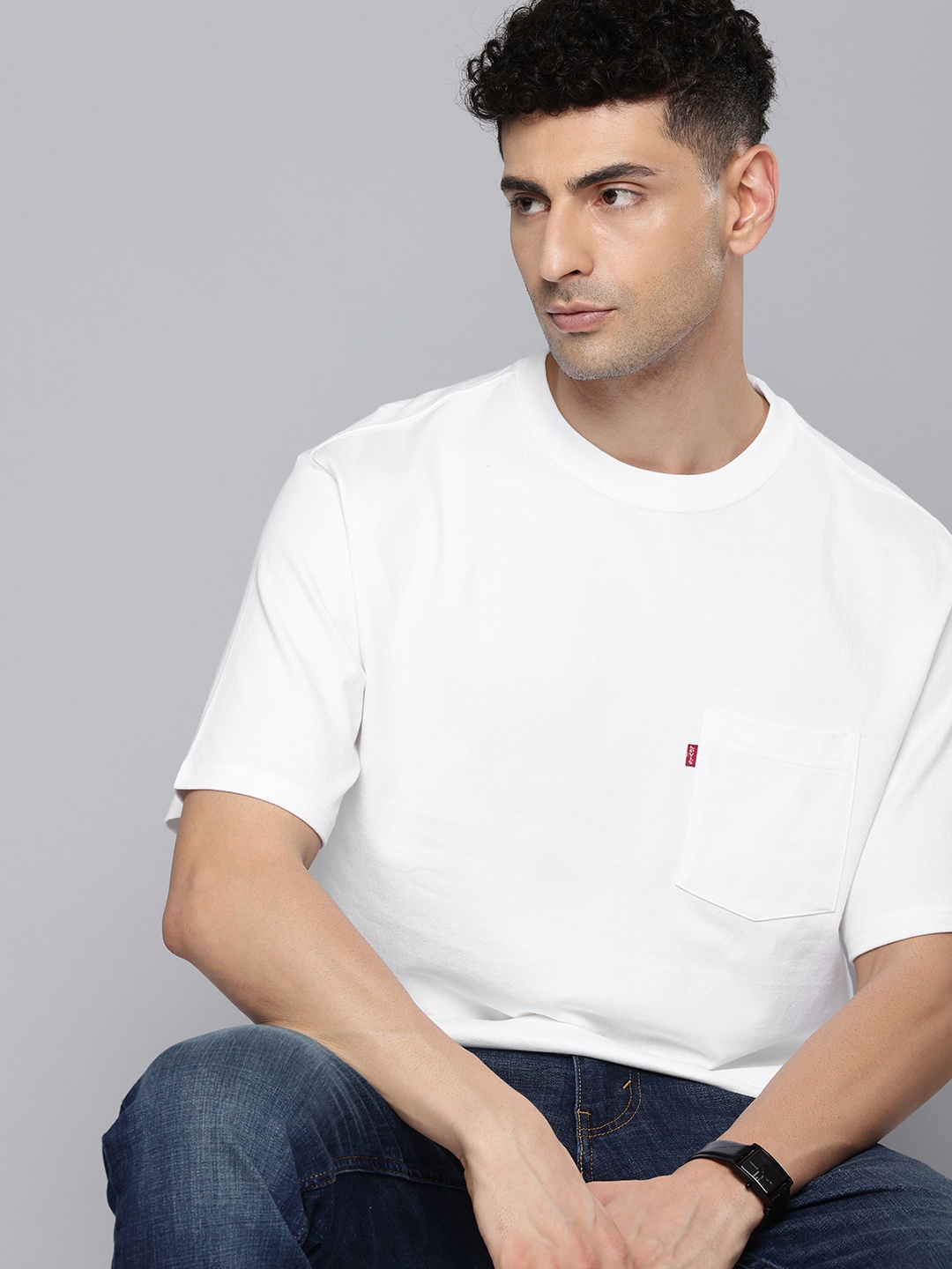 

Levis Pure Cotton Relaxed Fit Pockets T-Shirt, White