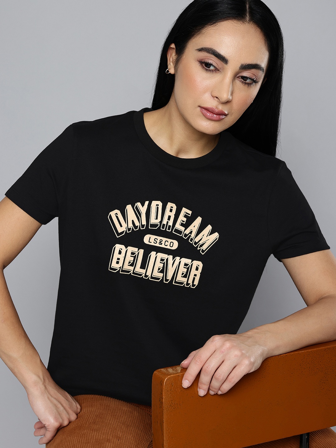 

Levis Typography Printed Pure Cotton Straight Fit T-Shirt, Black