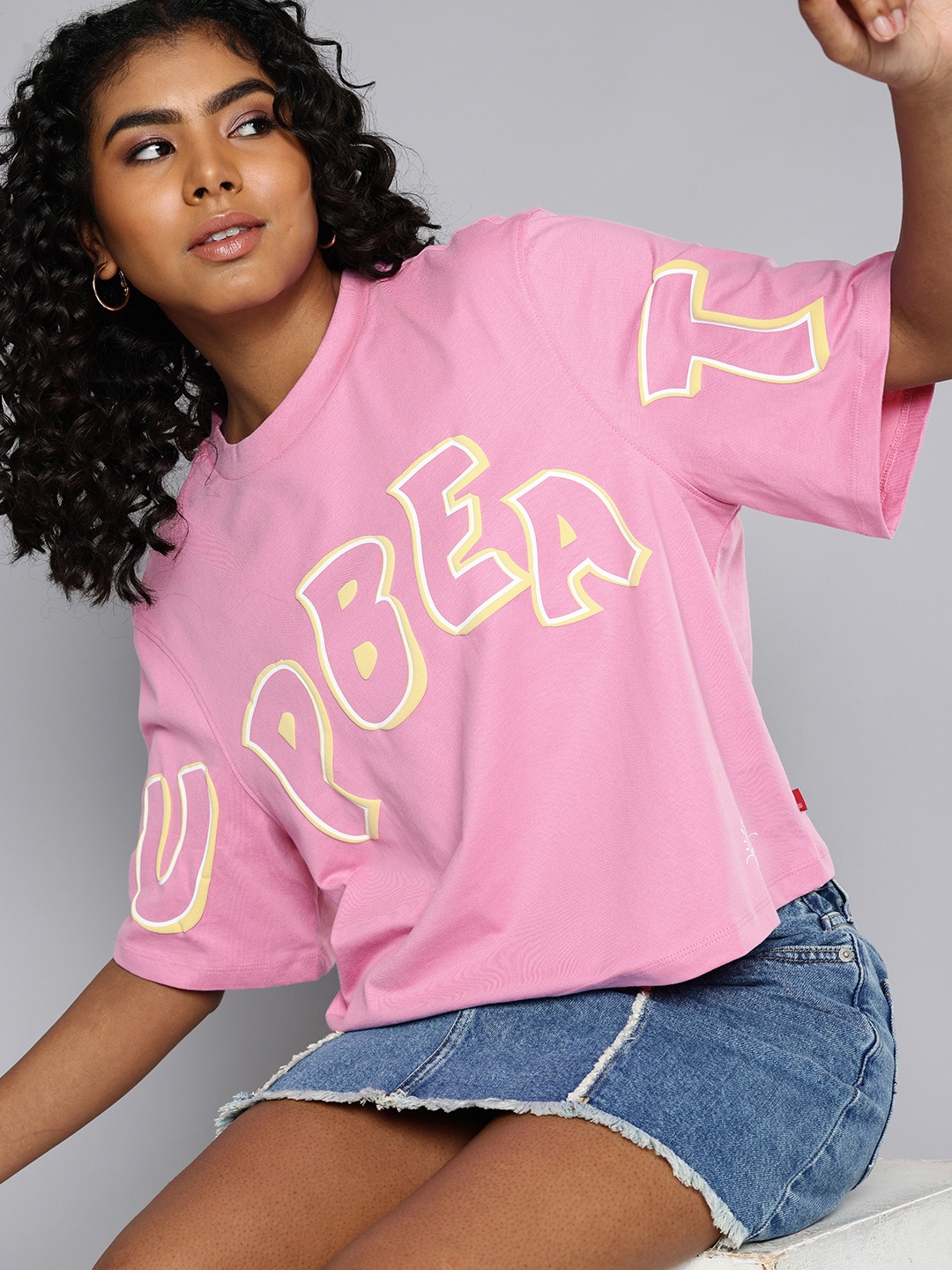 

Levis Typography Printed Drop-Shoulder Sleeves Pure Cotton Loose Fit T-Shirt, Pink