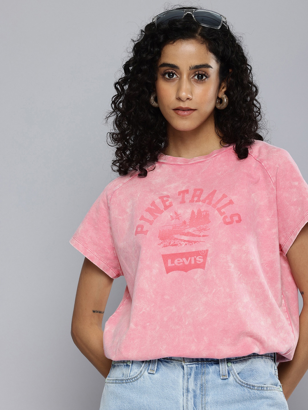 

Levis Pure Cotton Washed Raglan Sleeves Graphic Printed T-shirt, Pink
