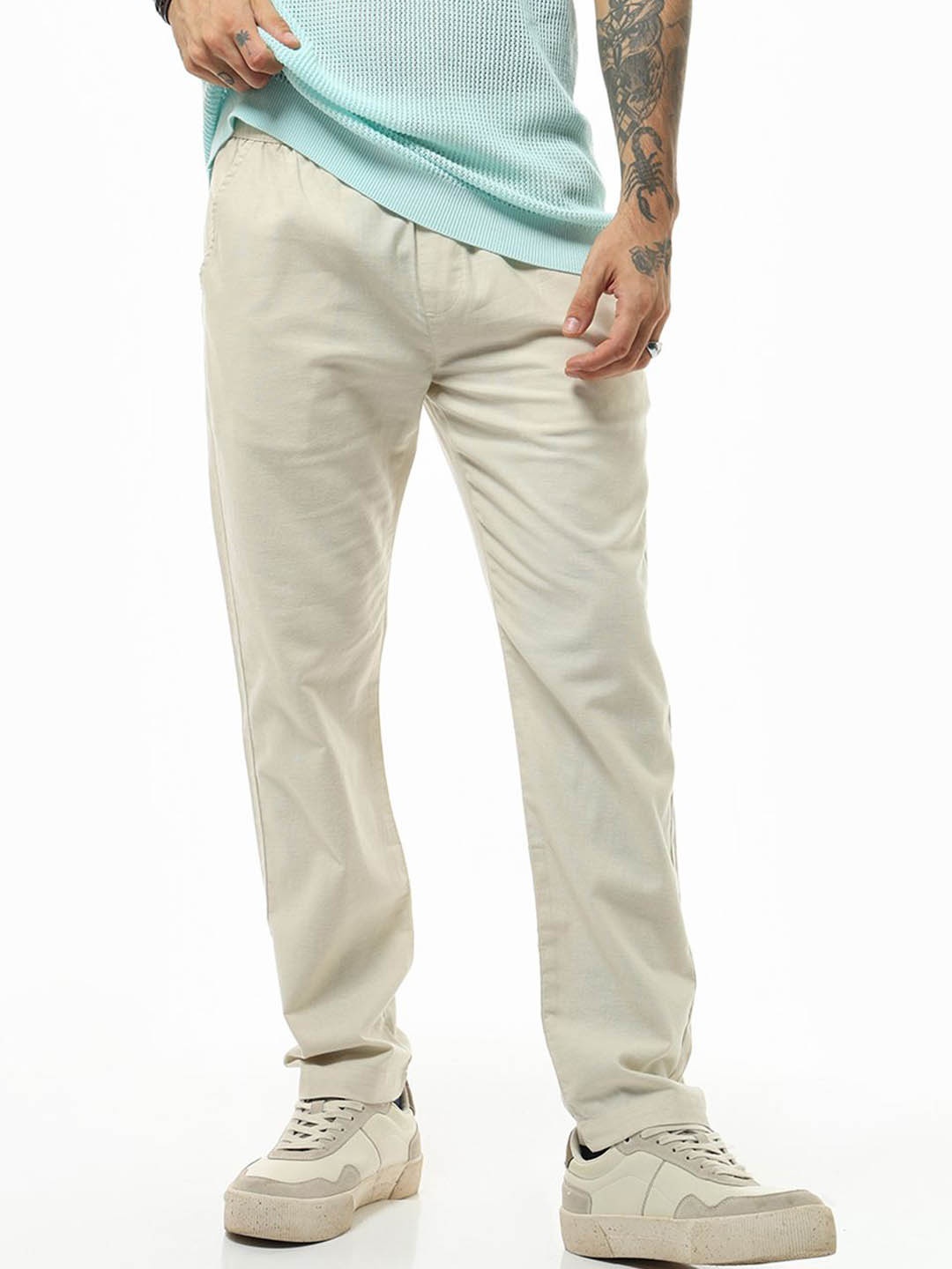 

Bewakoof Men Straight Fit Trousers, Beige