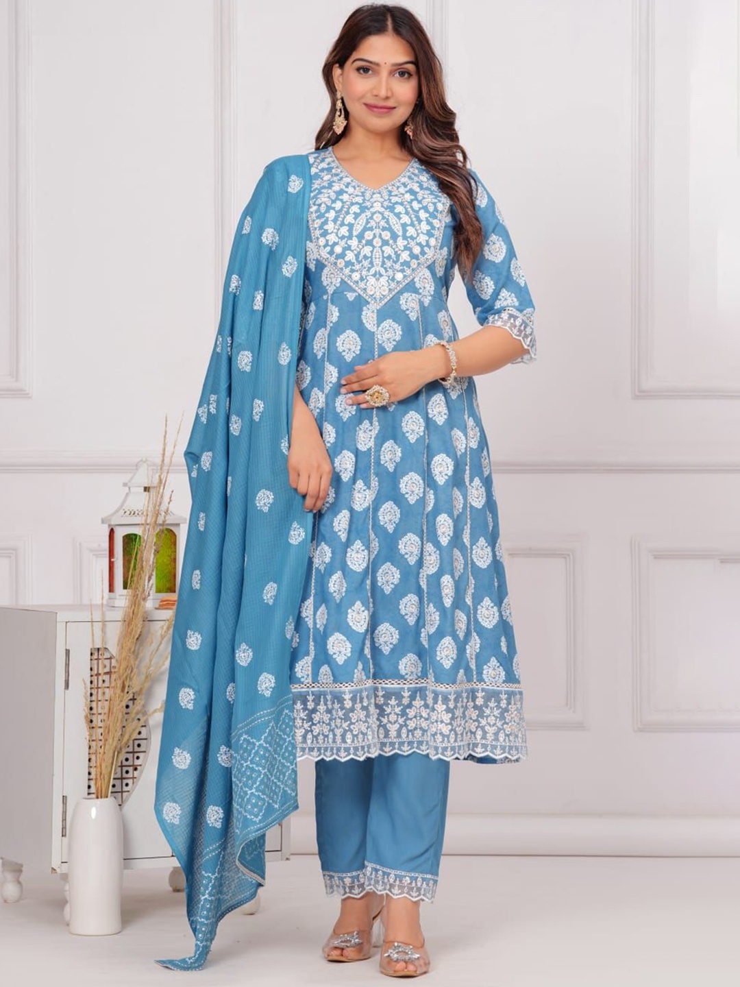 

PARUCREATION Ethnic Motifs Embroidered Regular Thread Work Kurta with Trousers & Dupatta, Blue