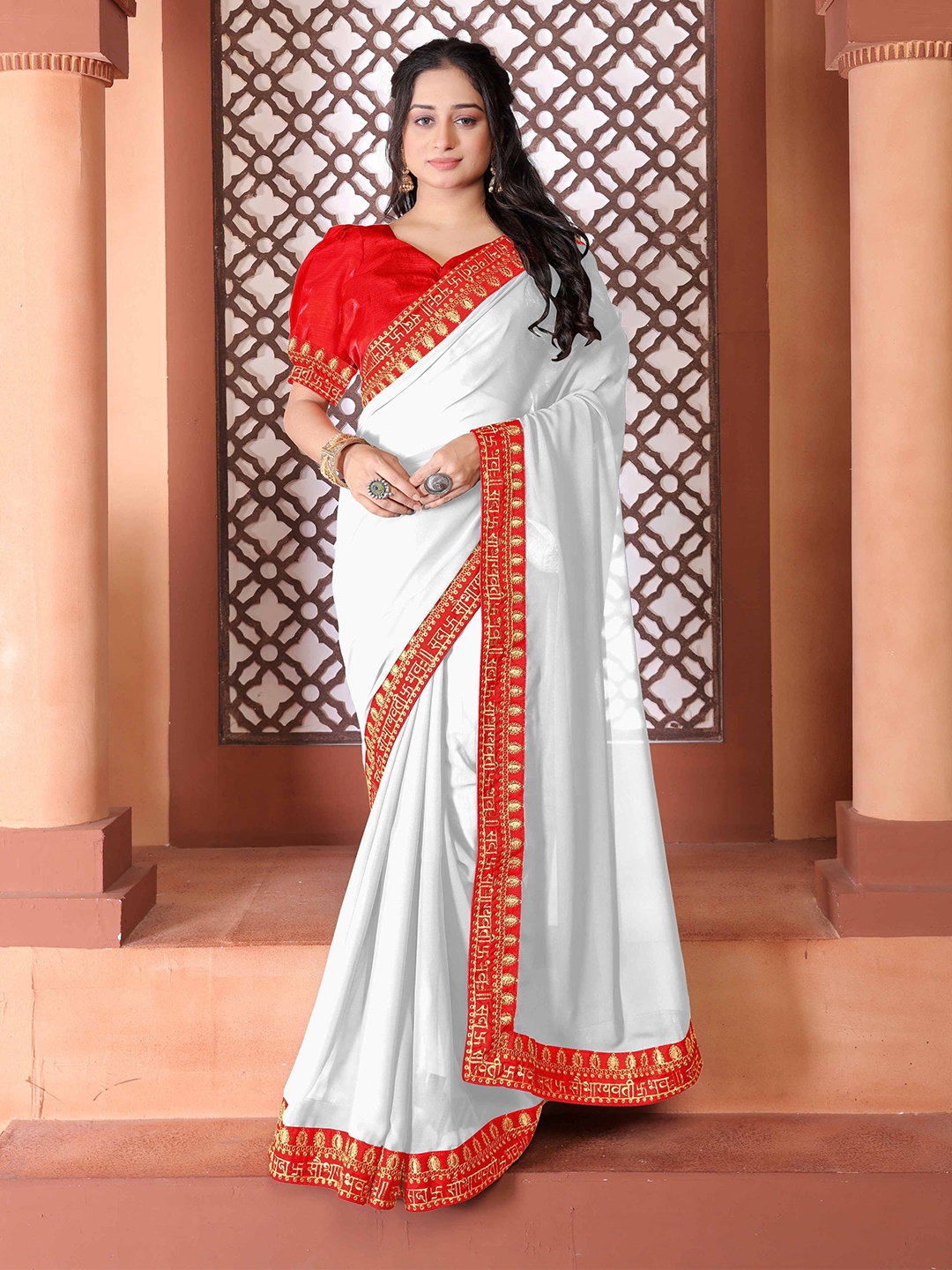 

DDRS FASHION Embroidered Mirror Work Saree, White