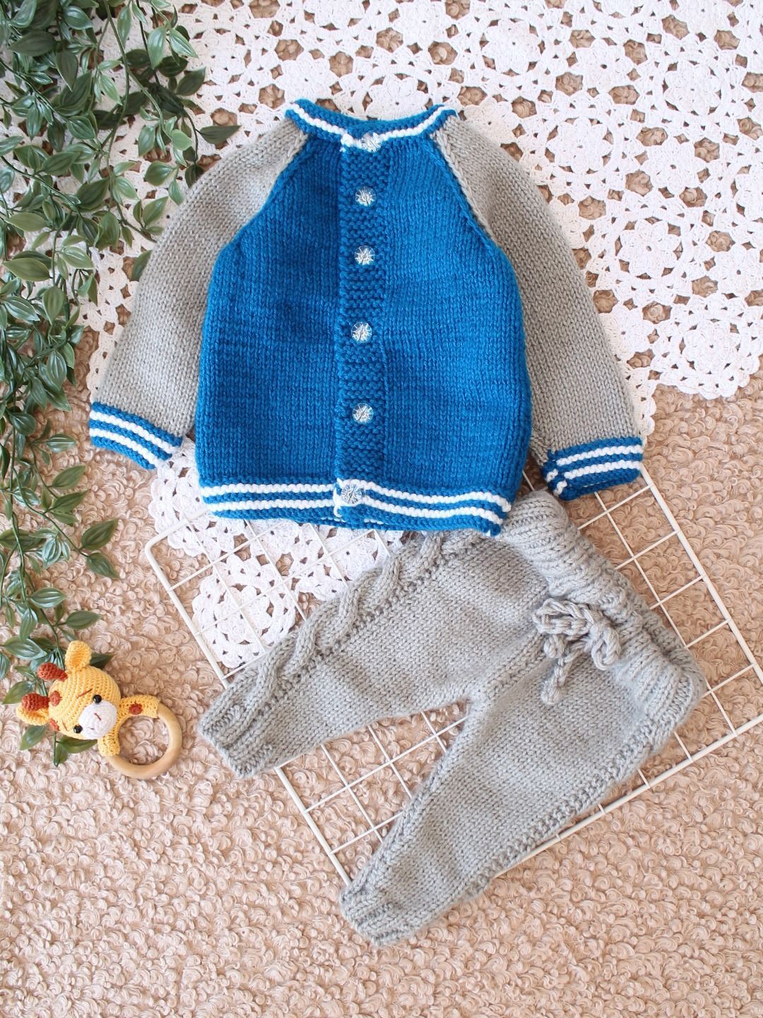 

Woonie Kids Colourblocked Sweater With Trousers, Blue