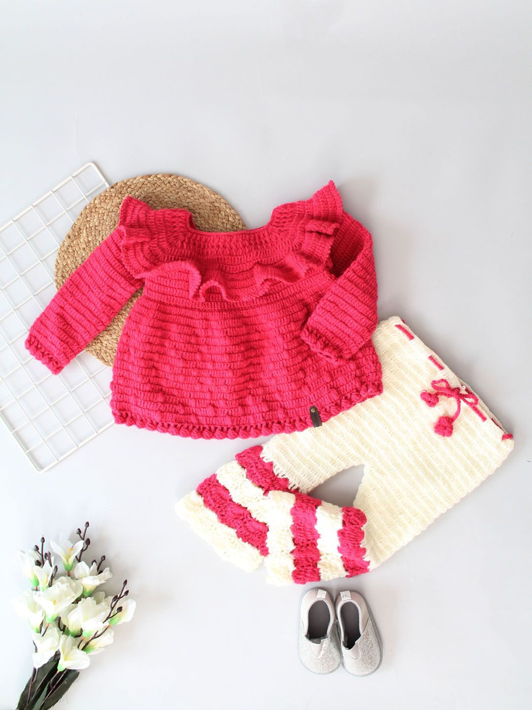 

Woonie Kids Acrylic Sweatshirt With Trousers Boots & Cap, Pink